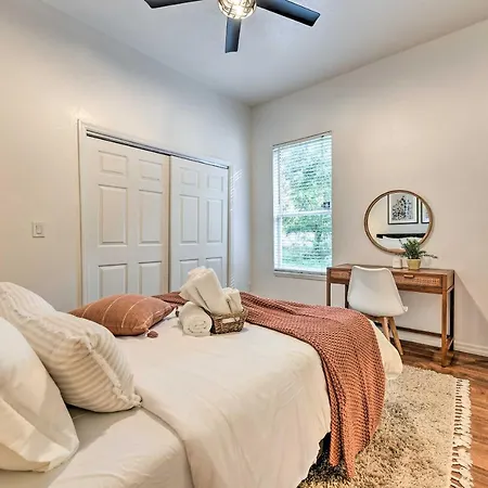 Stunning Thonotosassa Home About 7 Mi To Ocean!